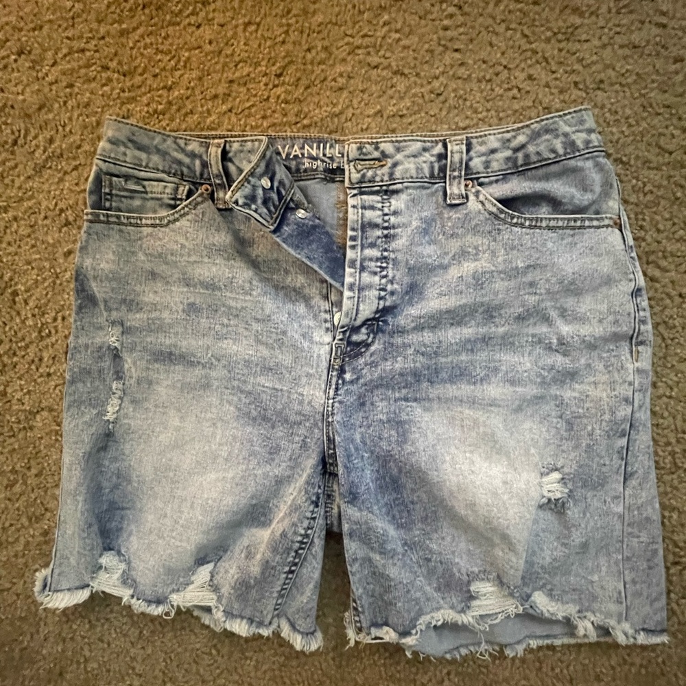 White washed blue jeans shorts